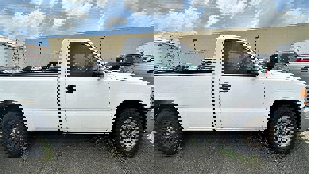 Used 2005 GMC Sierra 1500 W/T image 5