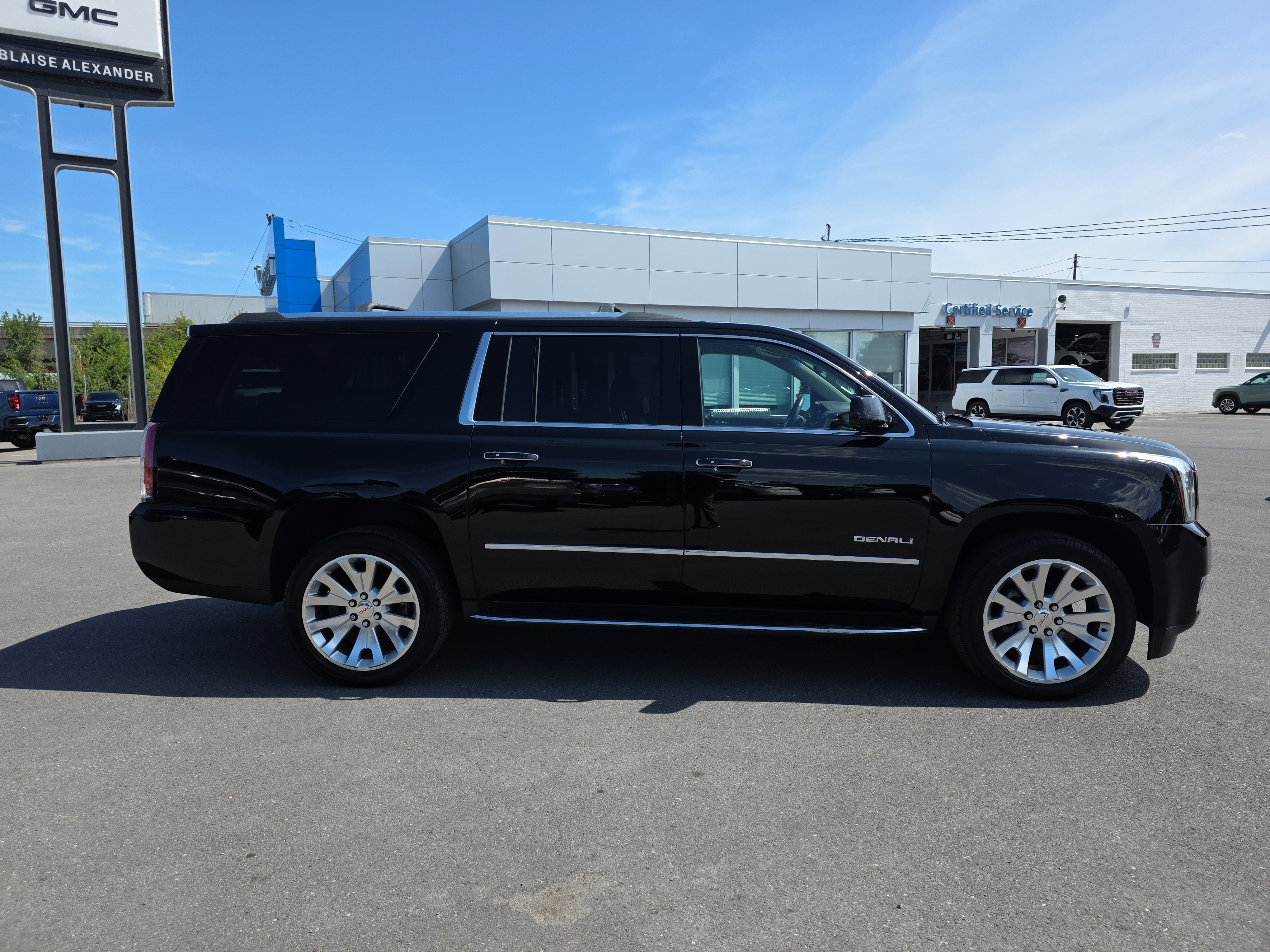 Used 2018 GMC Yukon XL Denali video 2