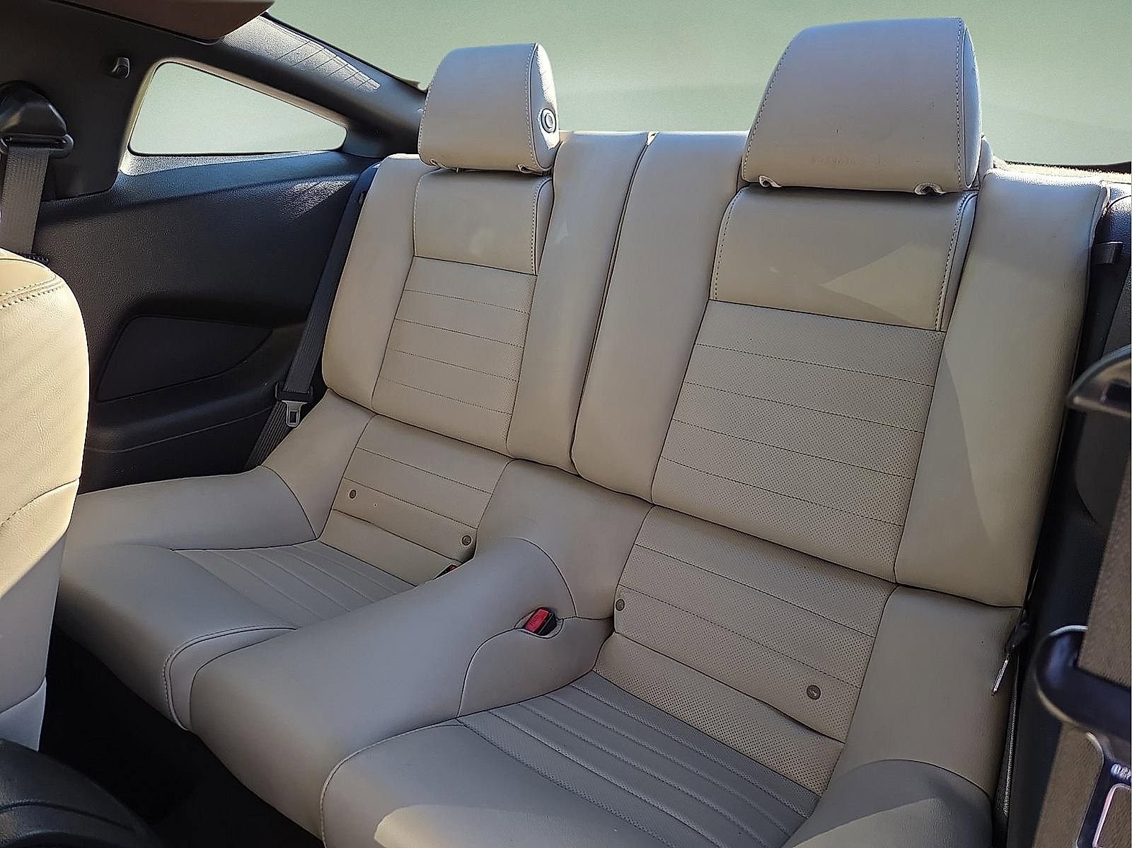 Used 2013 Ford Mustang Premium RWD image 10