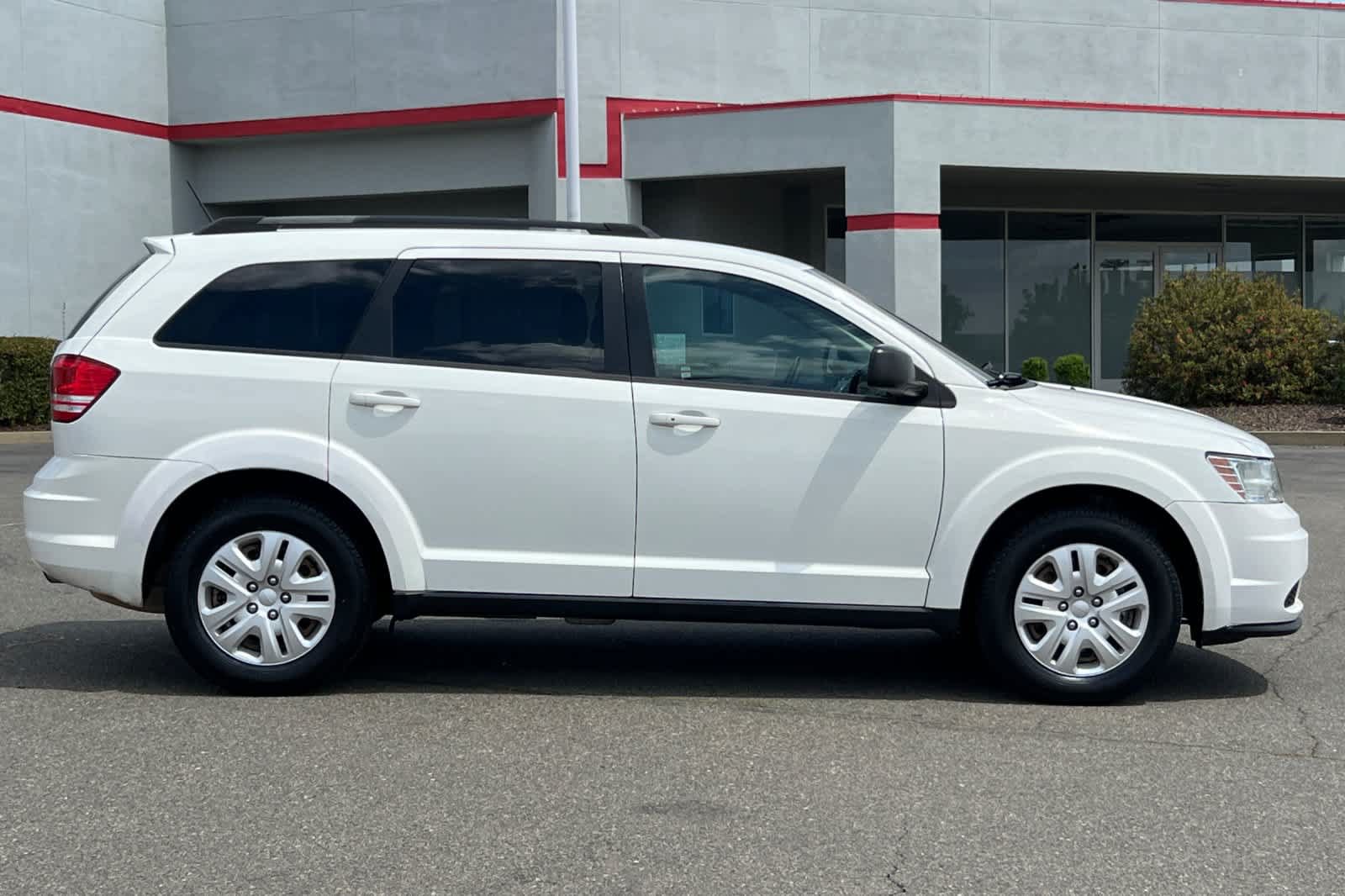 Used 2018 Dodge Journey SE w/ Connectivity Group FWD image 6