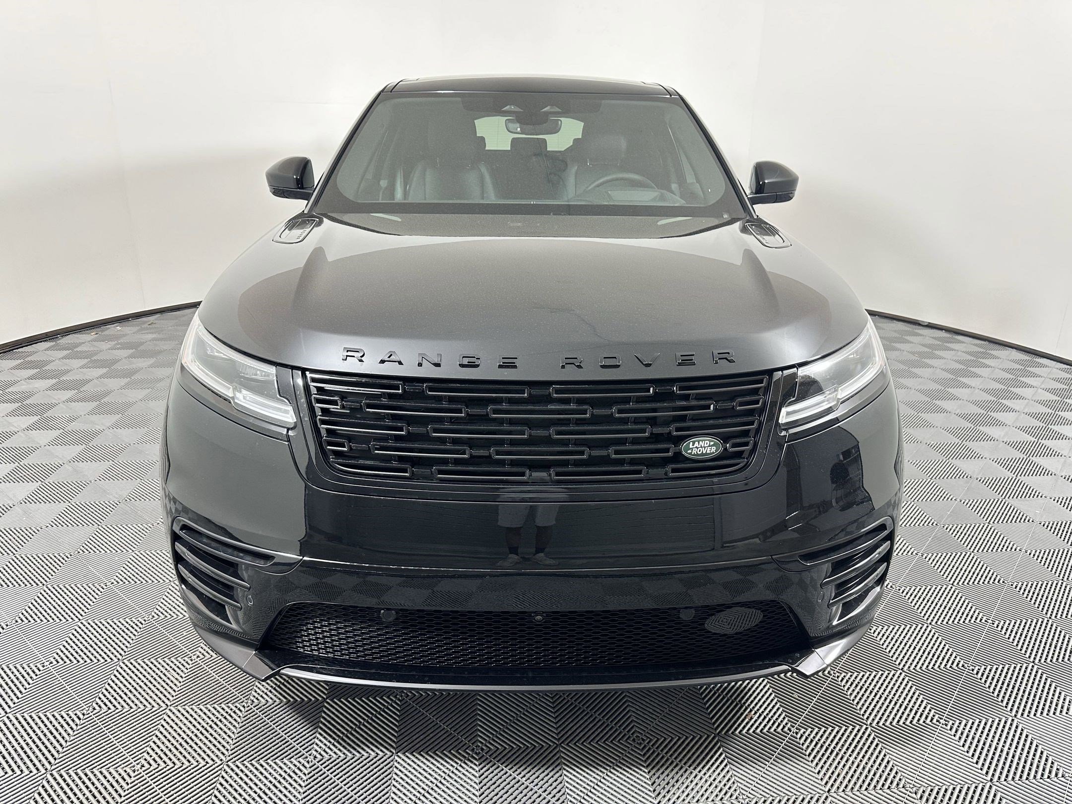 New 2026 Land Rover Range Rover Velar Dynamic SE image 5