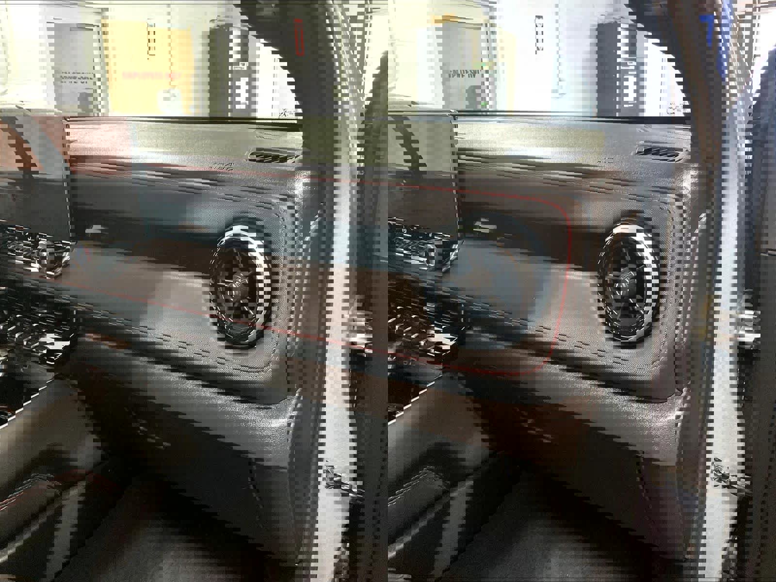 Used 2024 Chevrolet Colorado Z71 w/ Z71 Convenience Package 2 image 13