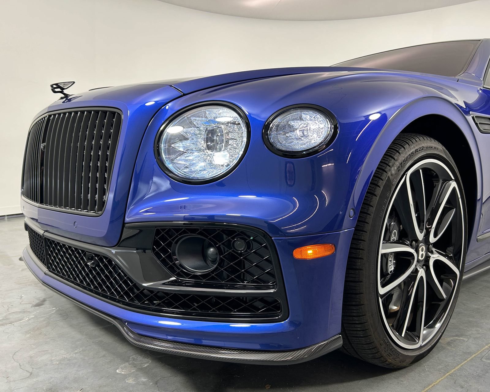 Used 2024 Bentley Flying Spur V8 image 37