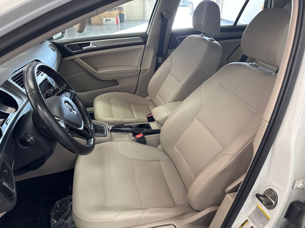 Used 2015 Volkswagen Golf S image 9