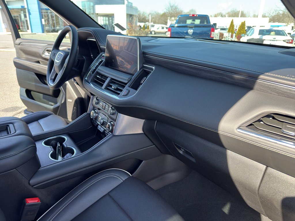 Used 2024 GMC Yukon XL SLT image 34