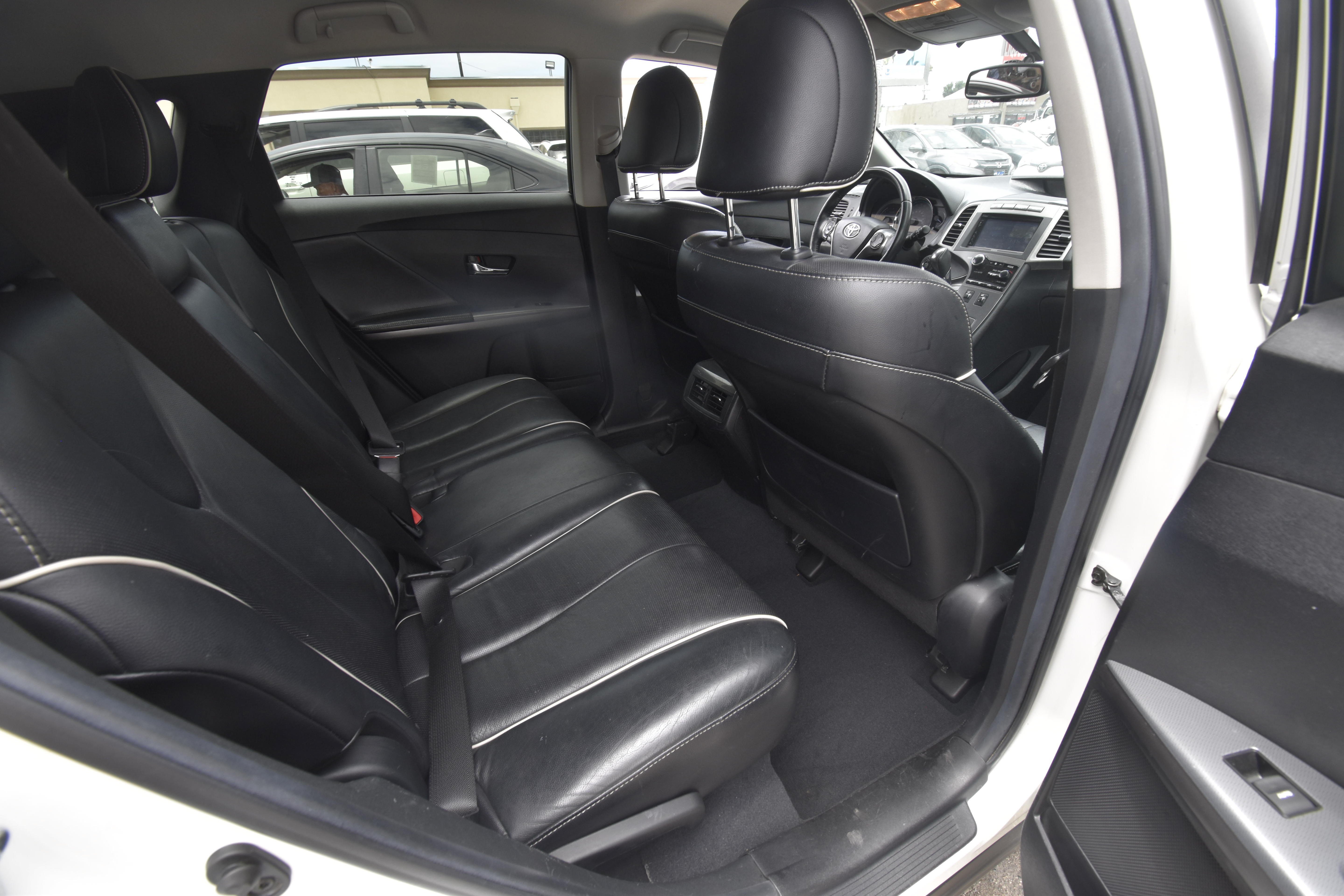Used 2013 Toyota Venza XLE FWD image 9