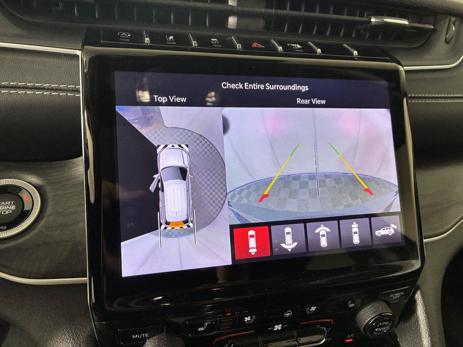 Used 2023 Jeep Grand Cherokee L Limited w/ Luxury Tech Group II AWD/4WD image 11
