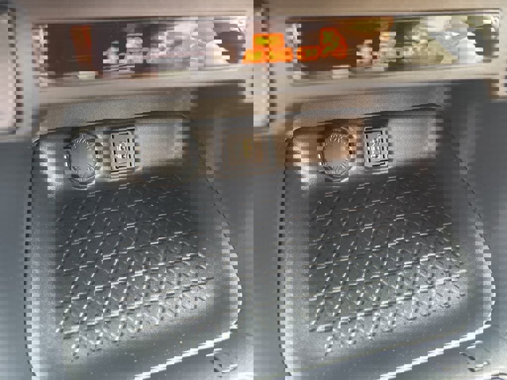 New 2025 Toyota RAV4 XLE image 7