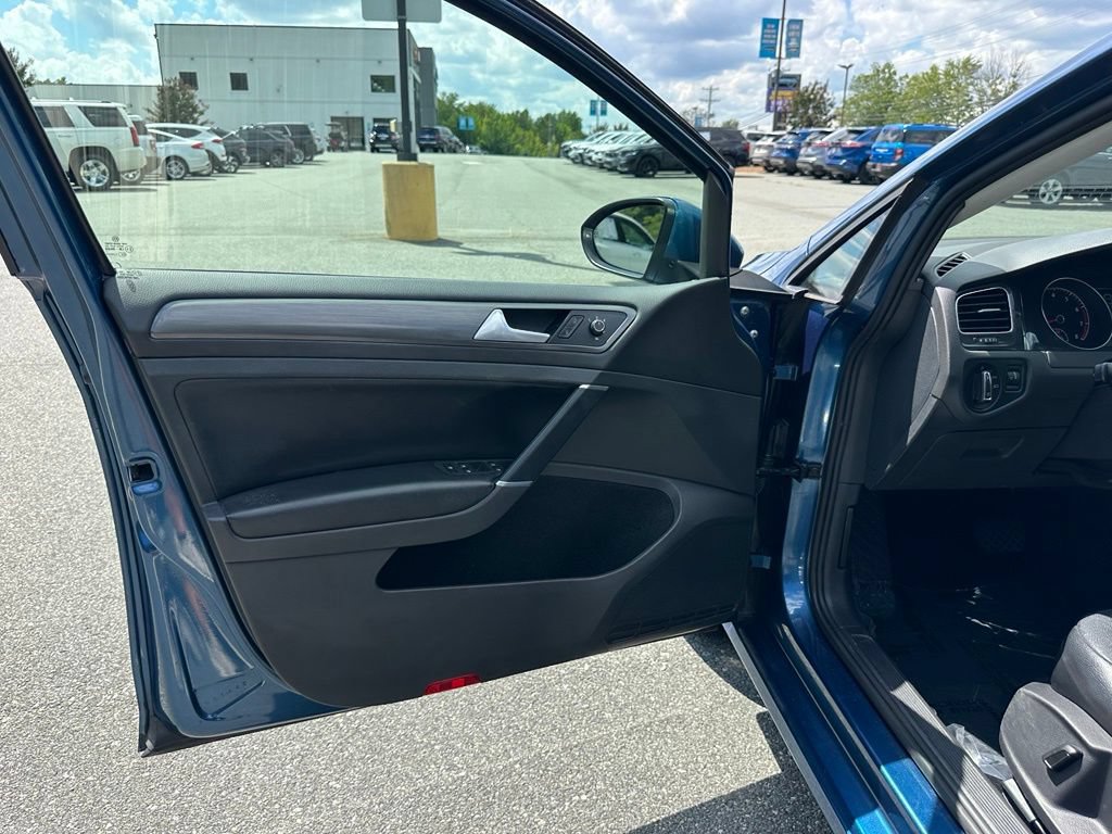 Used 2018 Volkswagen Golf S FWD image 12