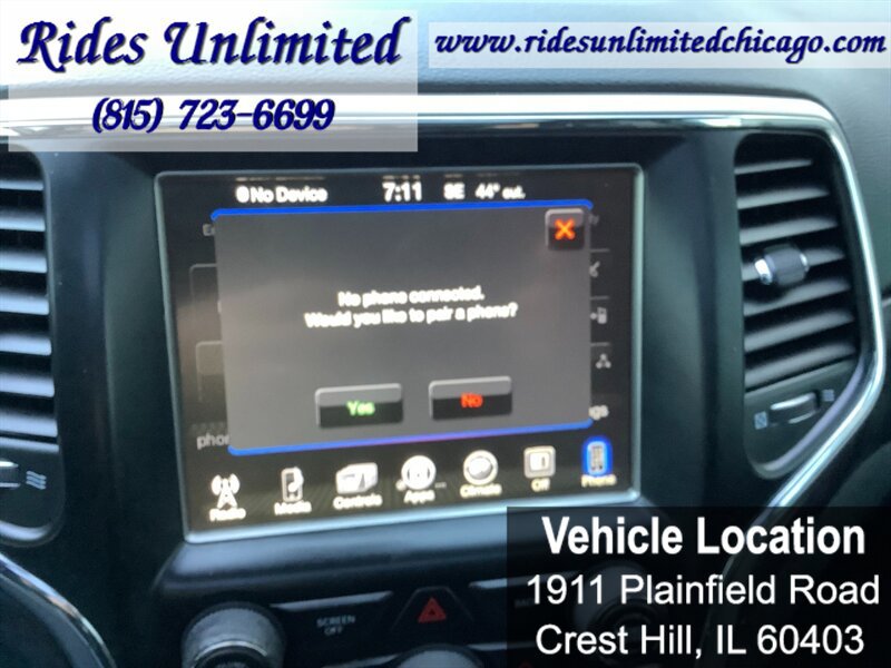 Used 2017 Jeep Grand Cherokee Altitude AWD/4WD image 25
