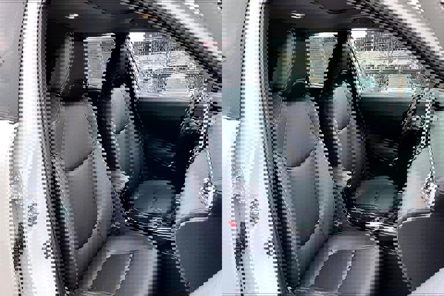 Used 2025 Toyota Corolla Cross XLE image 7