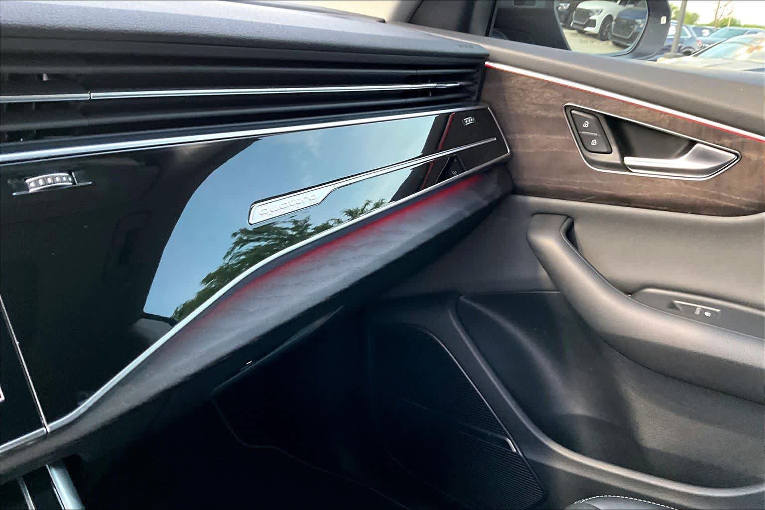 Used 2022 Audi Q8 Premium Plus w/ Premium Plus Package image 28