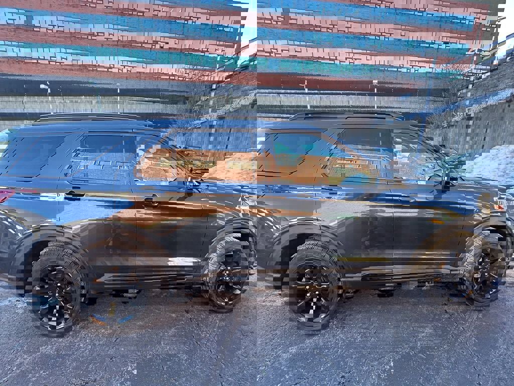 Certified 2023 Ford Explorer ST-Line image 11