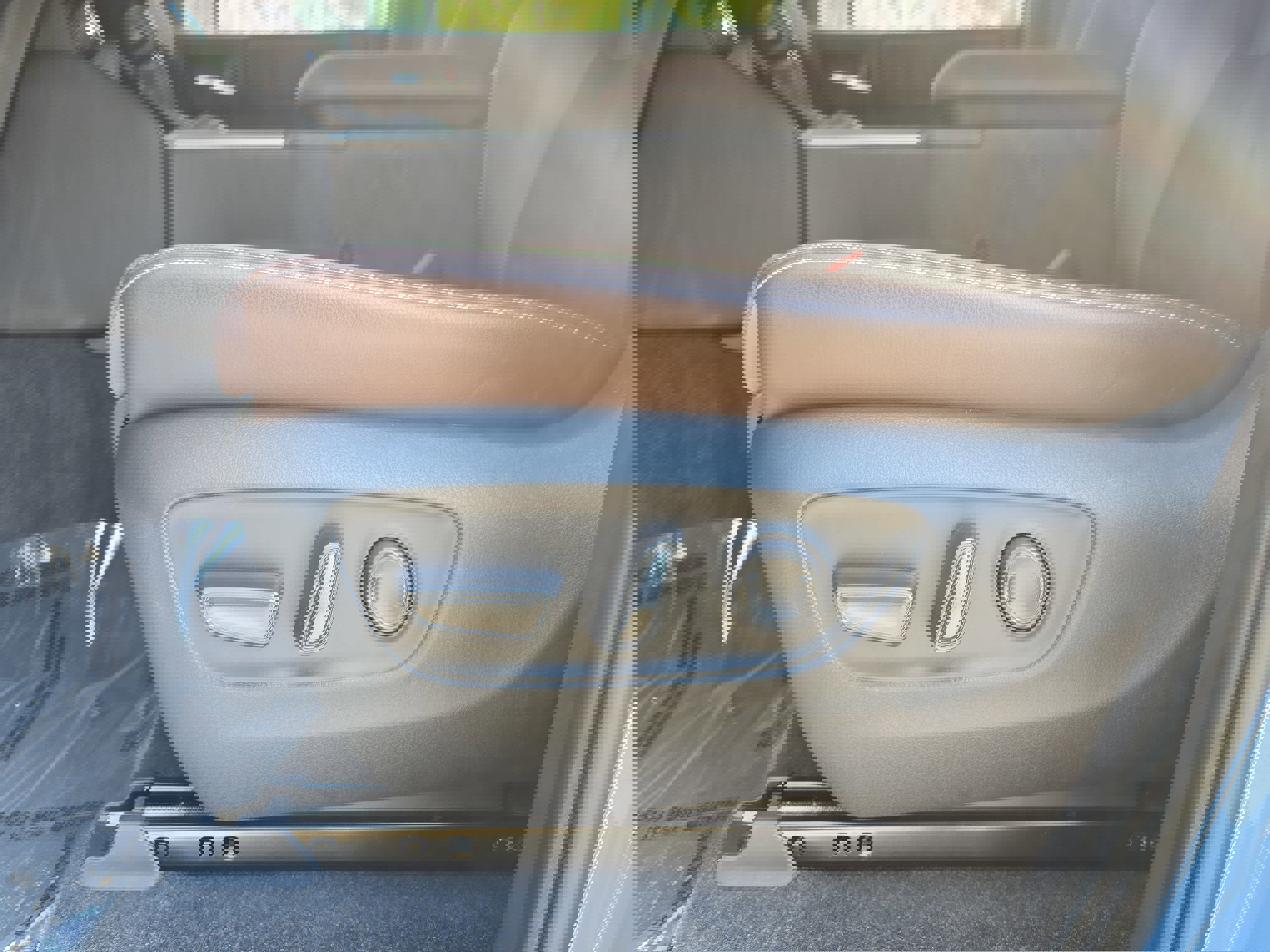 Used 2025 Toyota Land Cruiser w/ Premium Package image 28