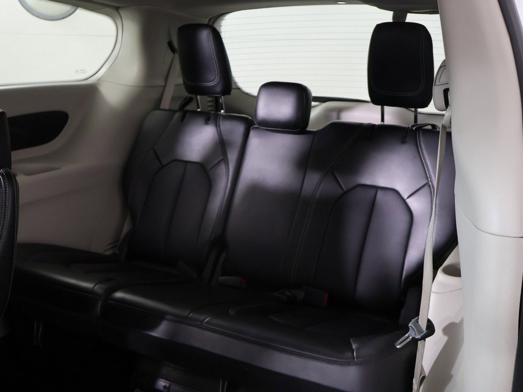Used 2024 Chrysler Pacifica Touring-L image 29
