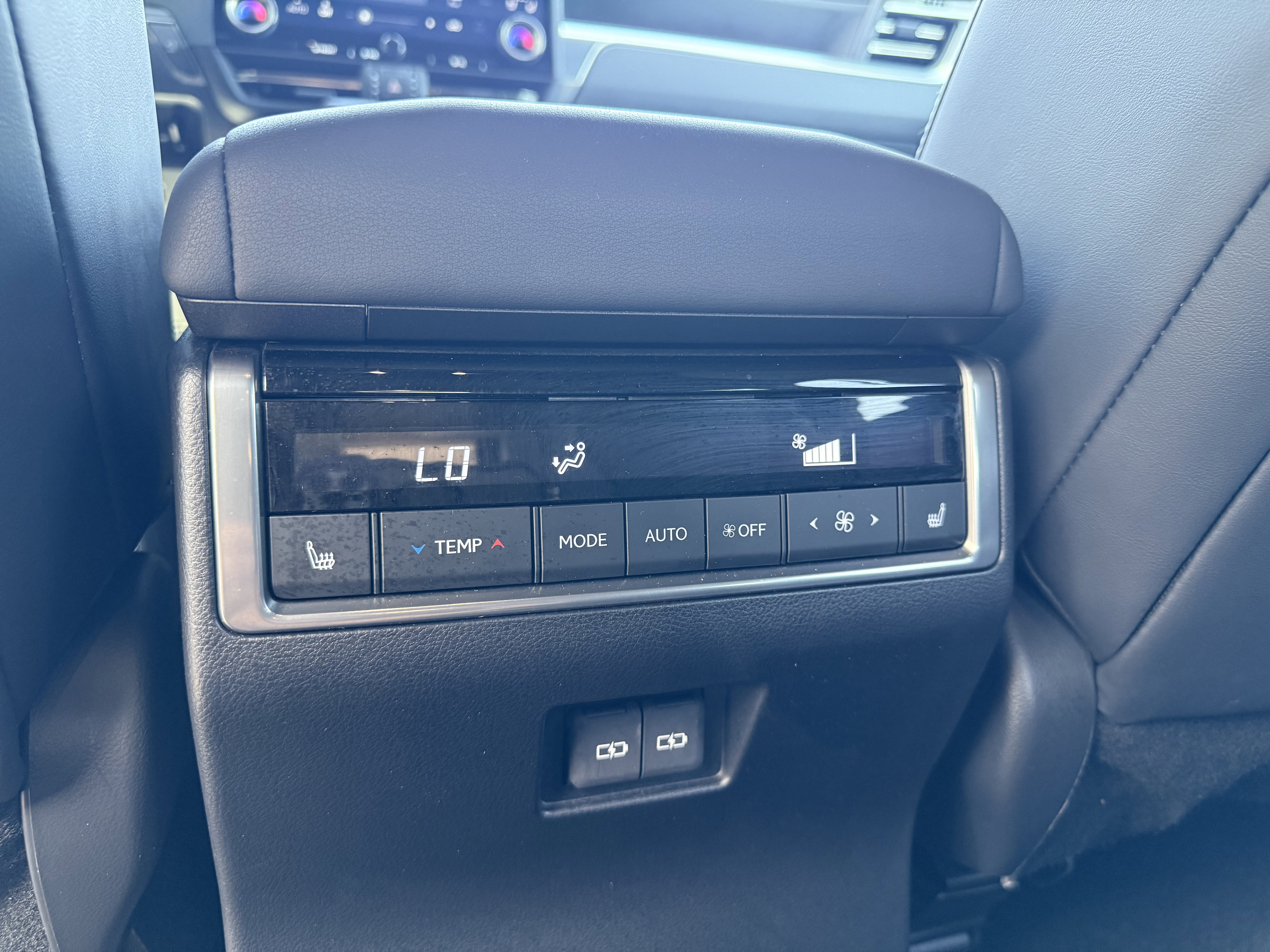 Used 2024 Lexus GX 550 w/ Accessory Package (2T) image 18