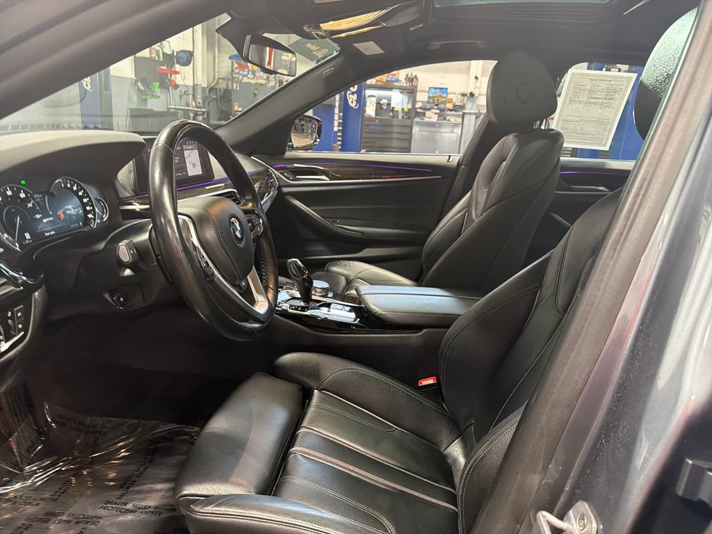 Used 2019 BMW 530e xDrive w/ Premium Package AWD/4WD image 9
