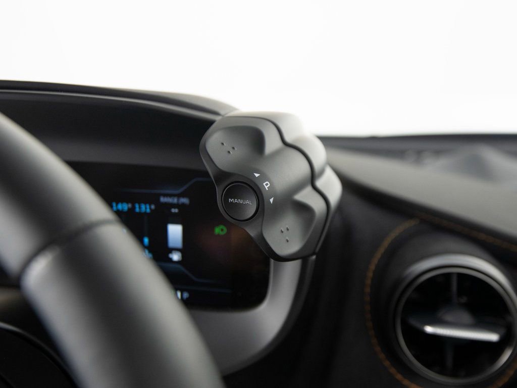 Used 2025 McLaren 750S image 18