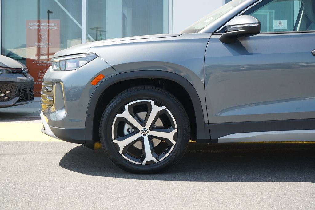 New 2026 Volkswagen Tiguan SE FWD image 2