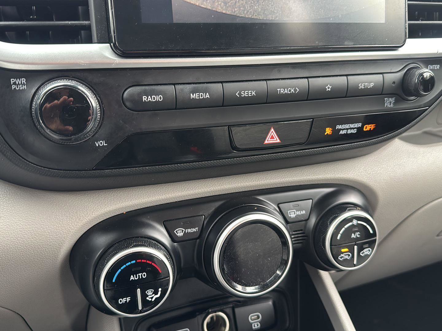 Used 2023 Hyundai Venue SEL w/ Cargo Package image 23