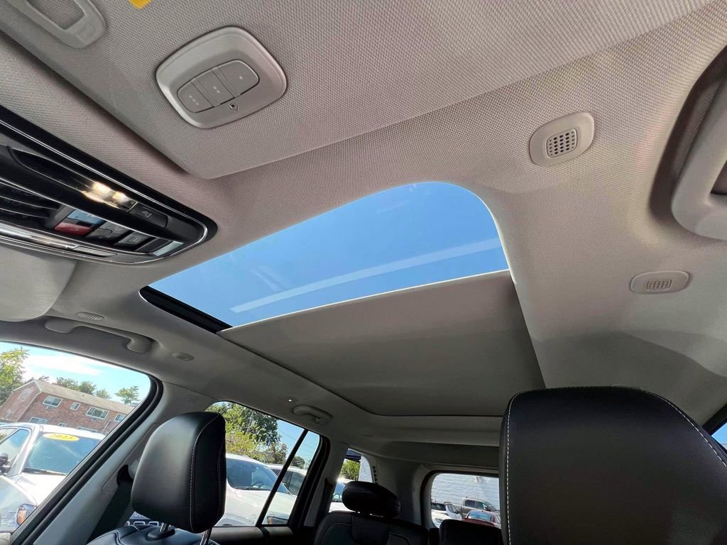 Used 2023 Jeep Grand Cherokee 4WD 4xe image 33