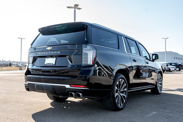 Used 2025 Chevrolet Suburban High Country AWD/4WD image 41