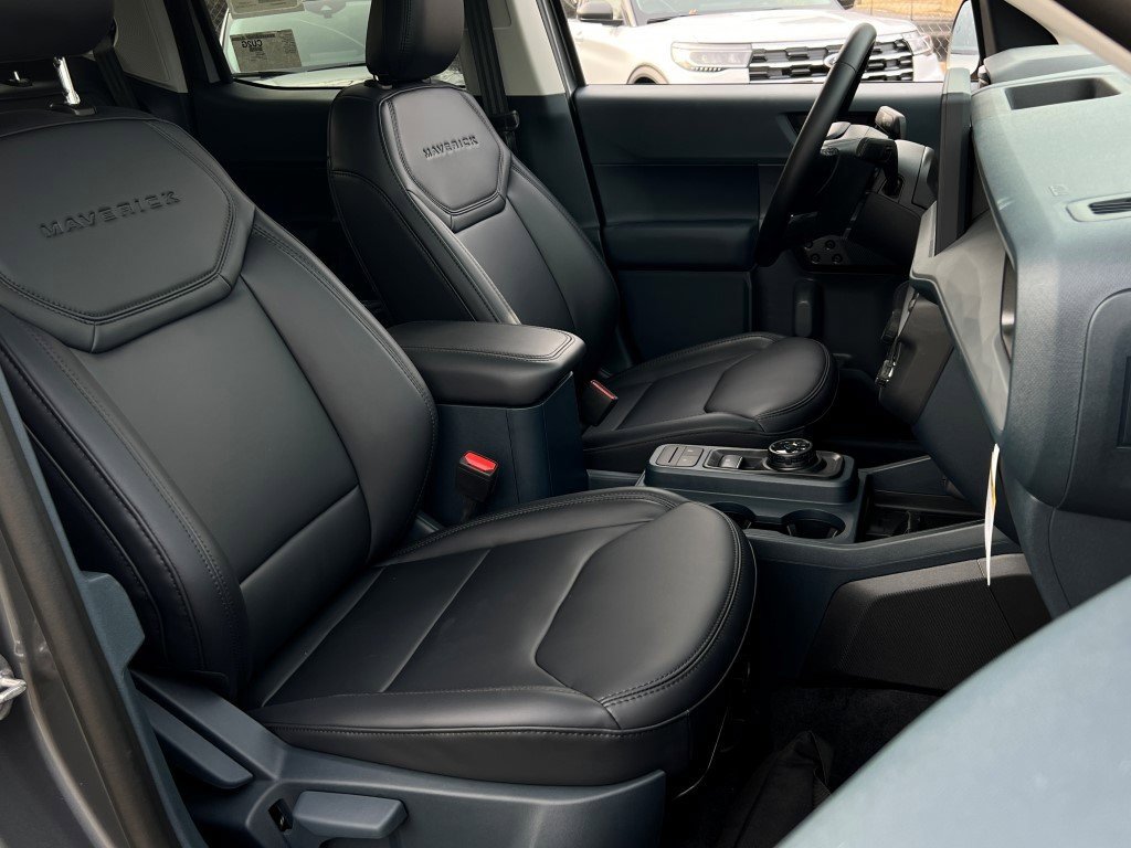 New 2026 Ford Maverick Lariat w/ Black Appearance Package image 8
