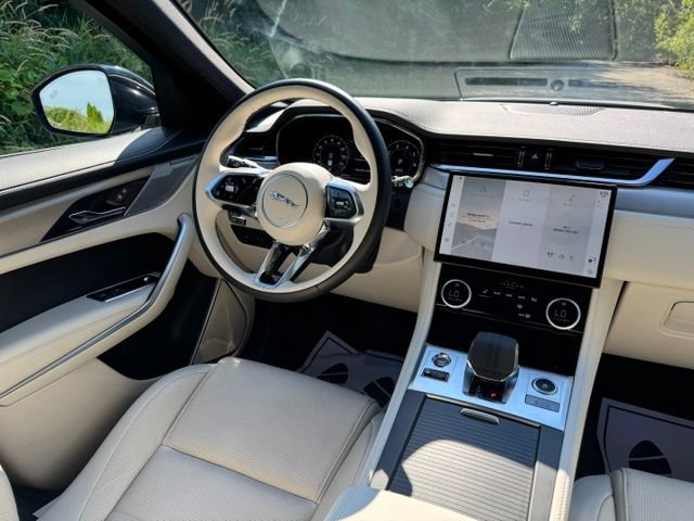 Certified 2025 Jaguar F-PACE R-Dynamic S AWD/4WD image 28