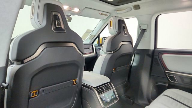 Used 2024 Rivian R1S Adventure image 35