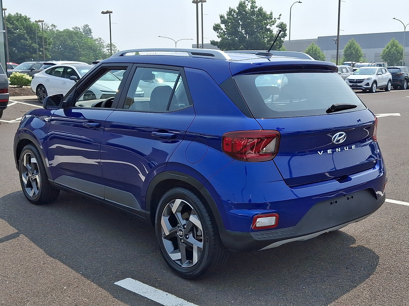 Certified 2023 Hyundai Venue Limited FWD image 4