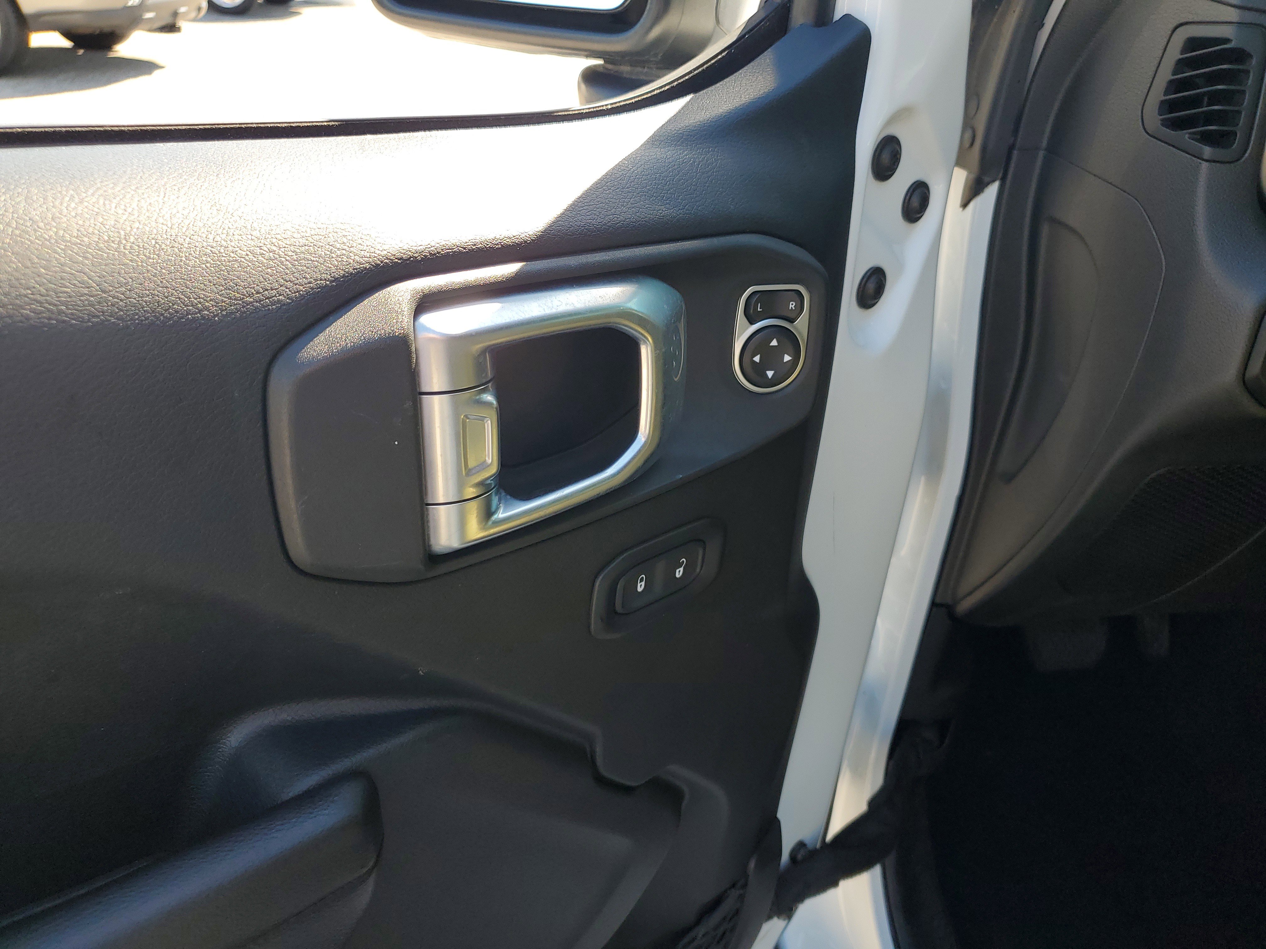 Used 2019 Jeep Wrangler Sport S image 13
