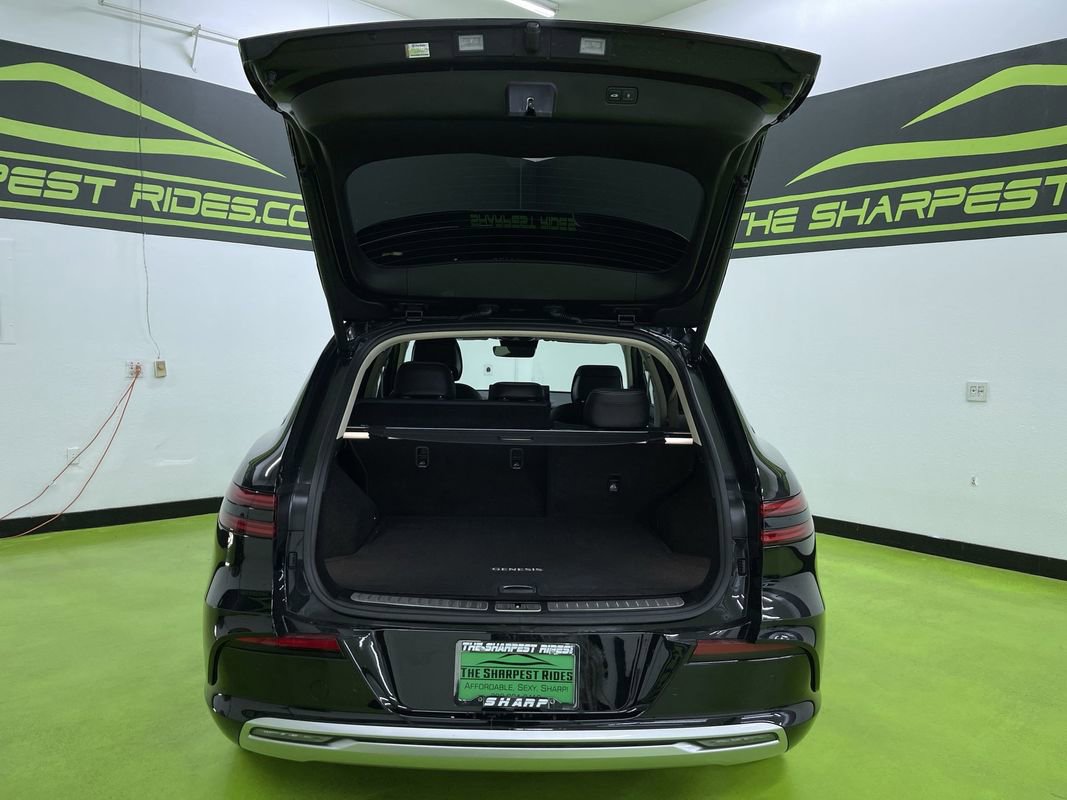 Used 2023 Genesis Electrified GV70 image 9