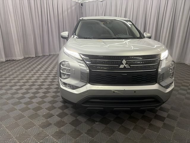 Used 2022 Mitsubishi Outlander ES AWD/4WD image 2