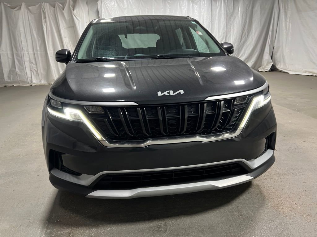 Used 2023 Kia Carnival LX image 2