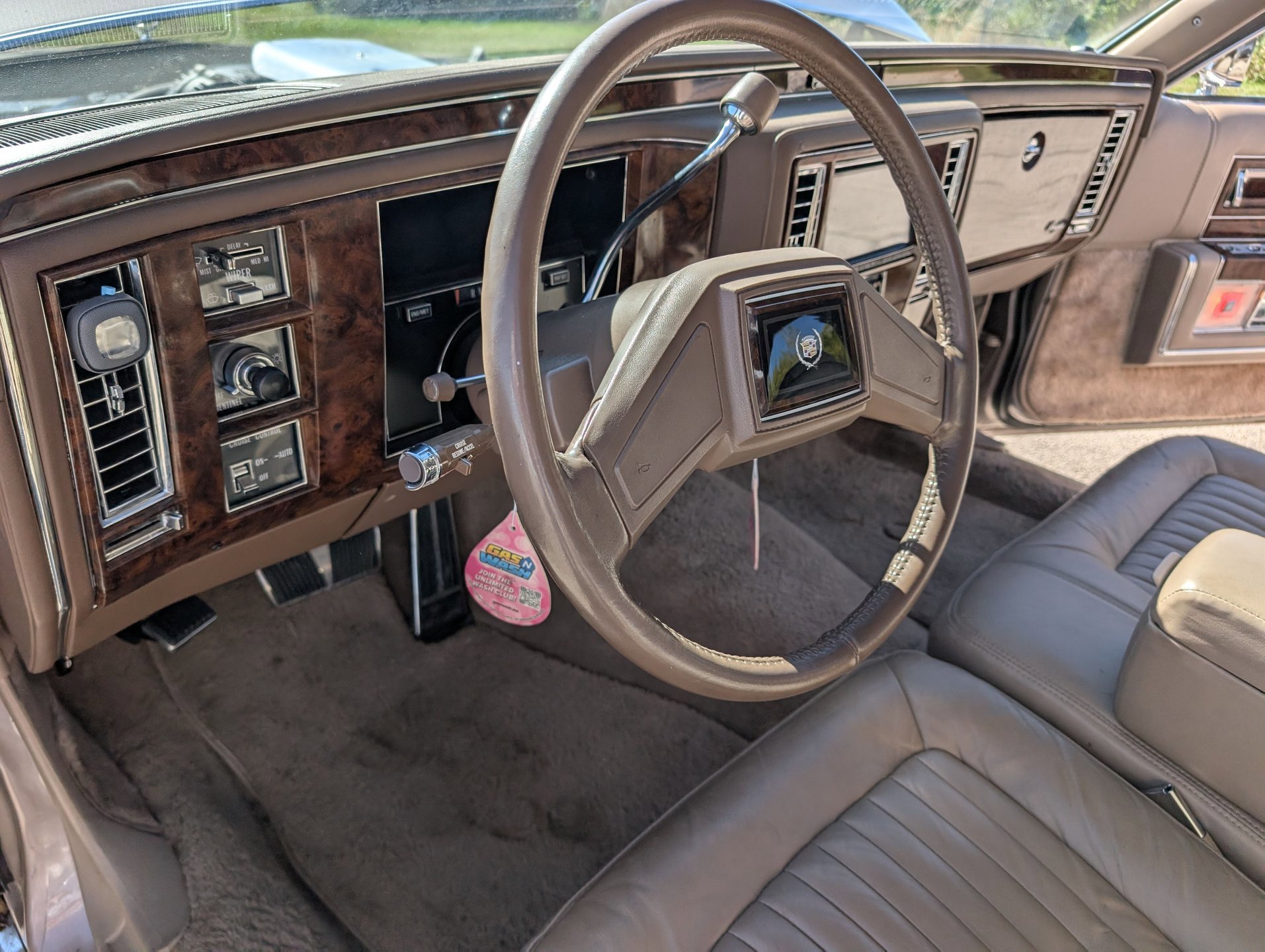 Used 1990 Cadillac Brougham image 70