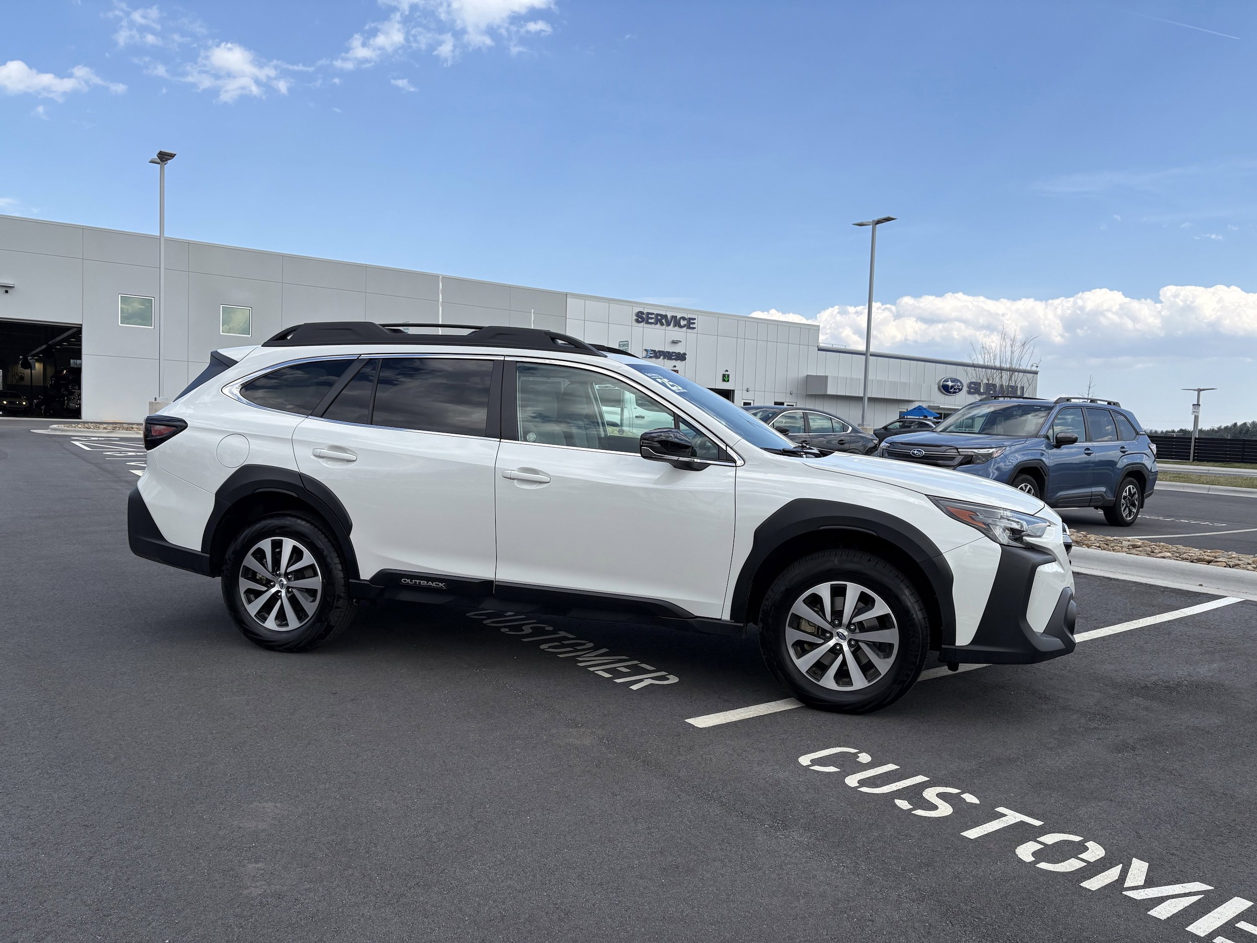 Used 2025 Subaru Outback Premium image 7