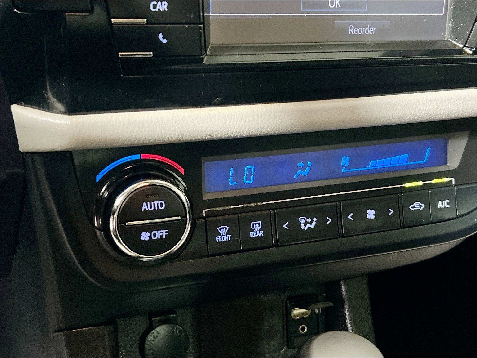 Used 2015 Toyota Corolla LE FWD image 26