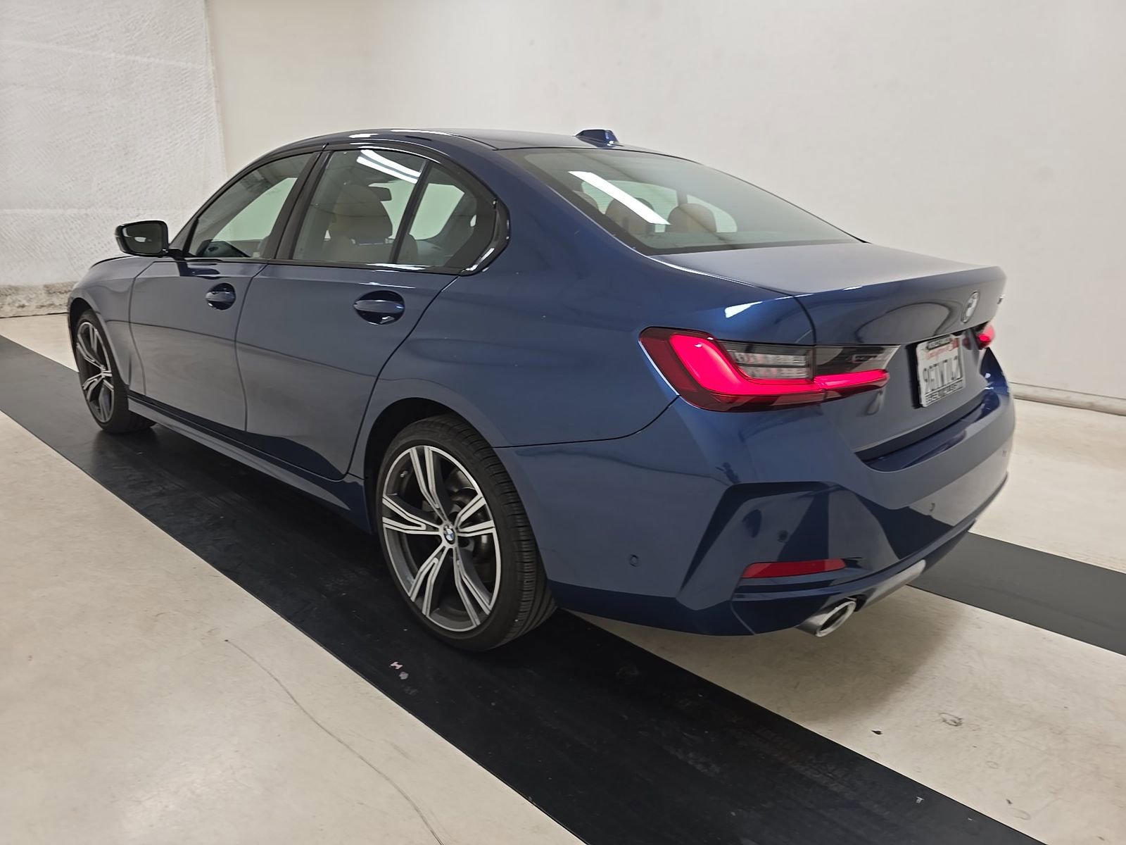 Used 2023 BMW 330i Sedan w/ Parking Assistance Package RWD image 8