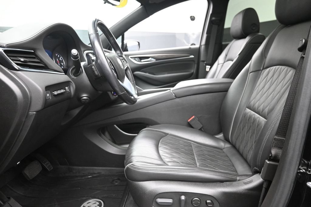Used 2022 Buick Enclave Avenir w/ Avenir Technology Package AWD/4WD image 17