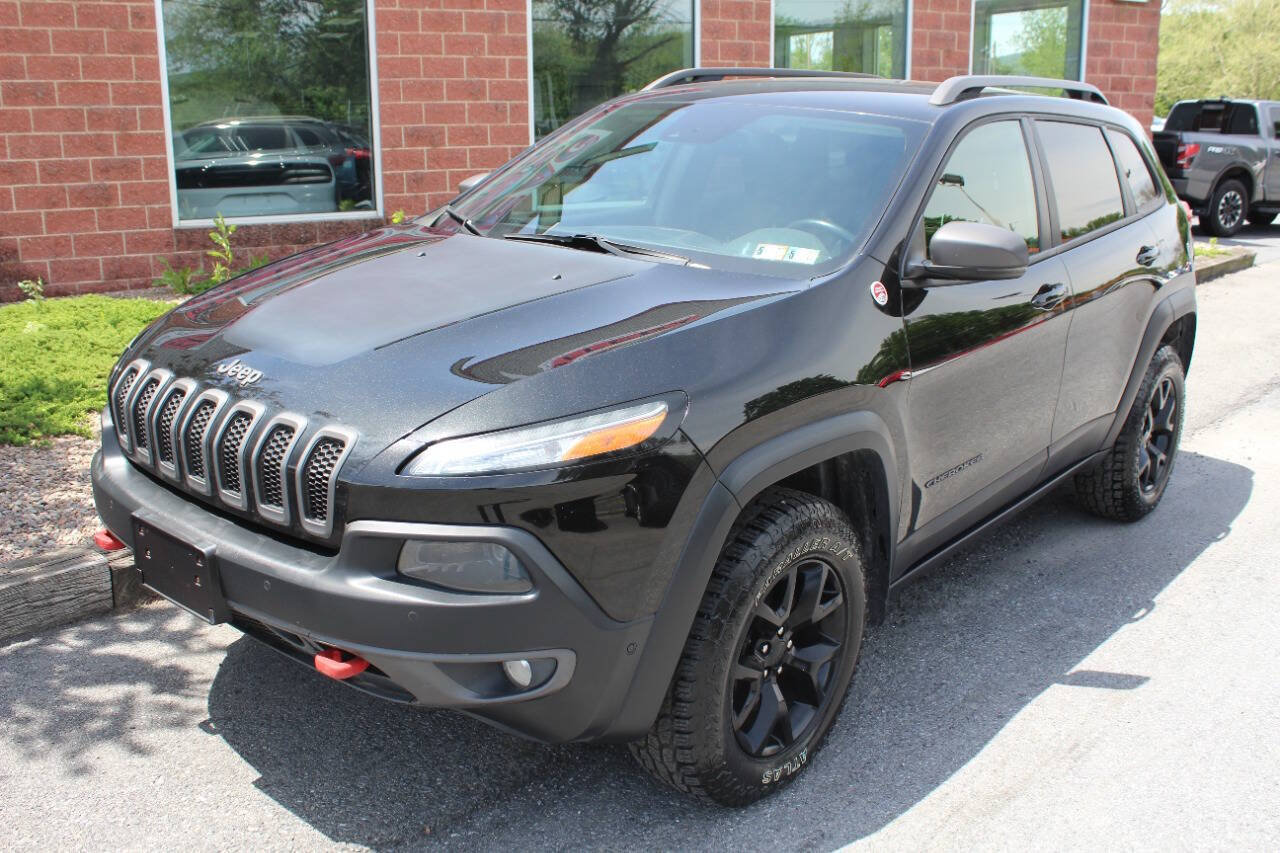 Used 2014 Jeep Cherokee Trailhawk w/ Technology Group AWD/4WD image 2