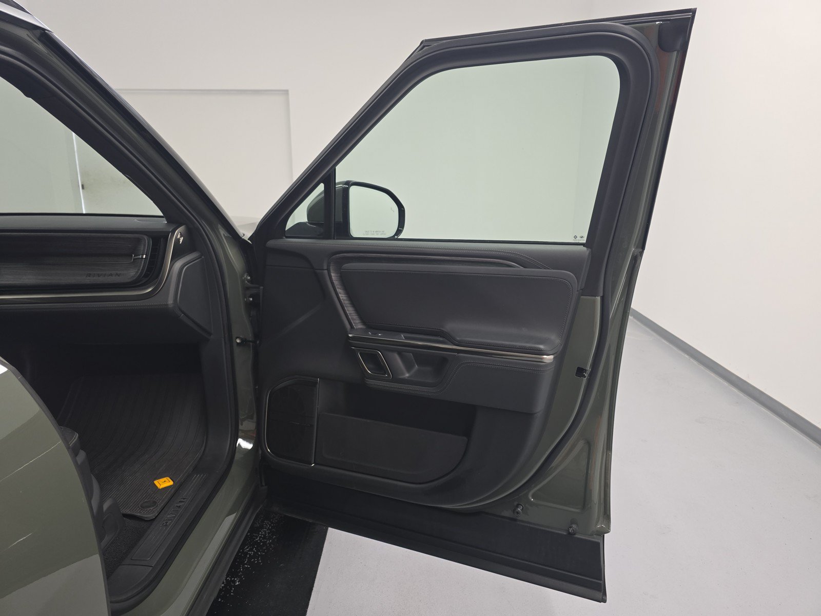 Used 2022 Rivian R1S Launch Edition AWD/4WD image 18