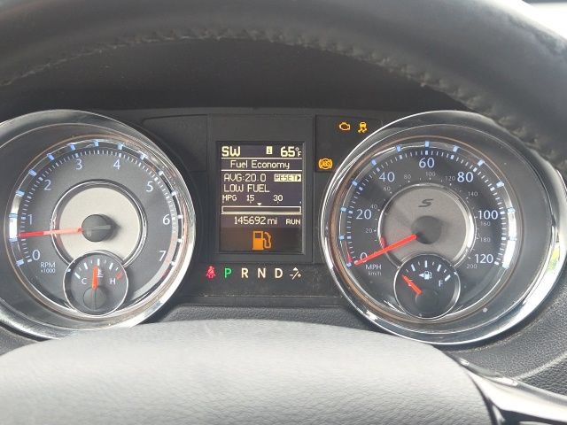 Used 2015 Chrysler Town & Country S FWD image 40