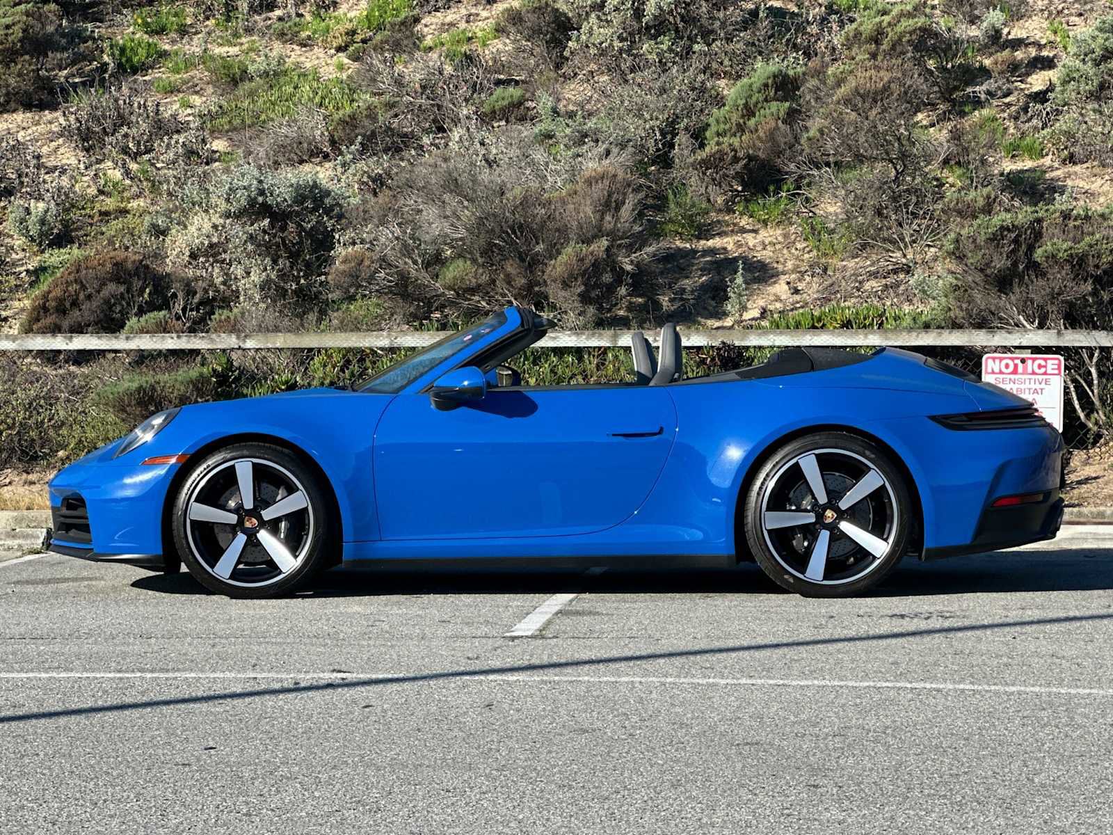 Used 2025 Porsche 911 Carrera RWD image 2