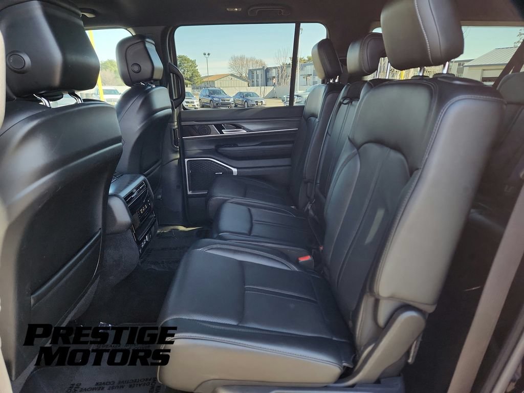 Used 2024 Jeep Wagoneer L Series II w/ Flexible Seating Group AWD/4WD image 20