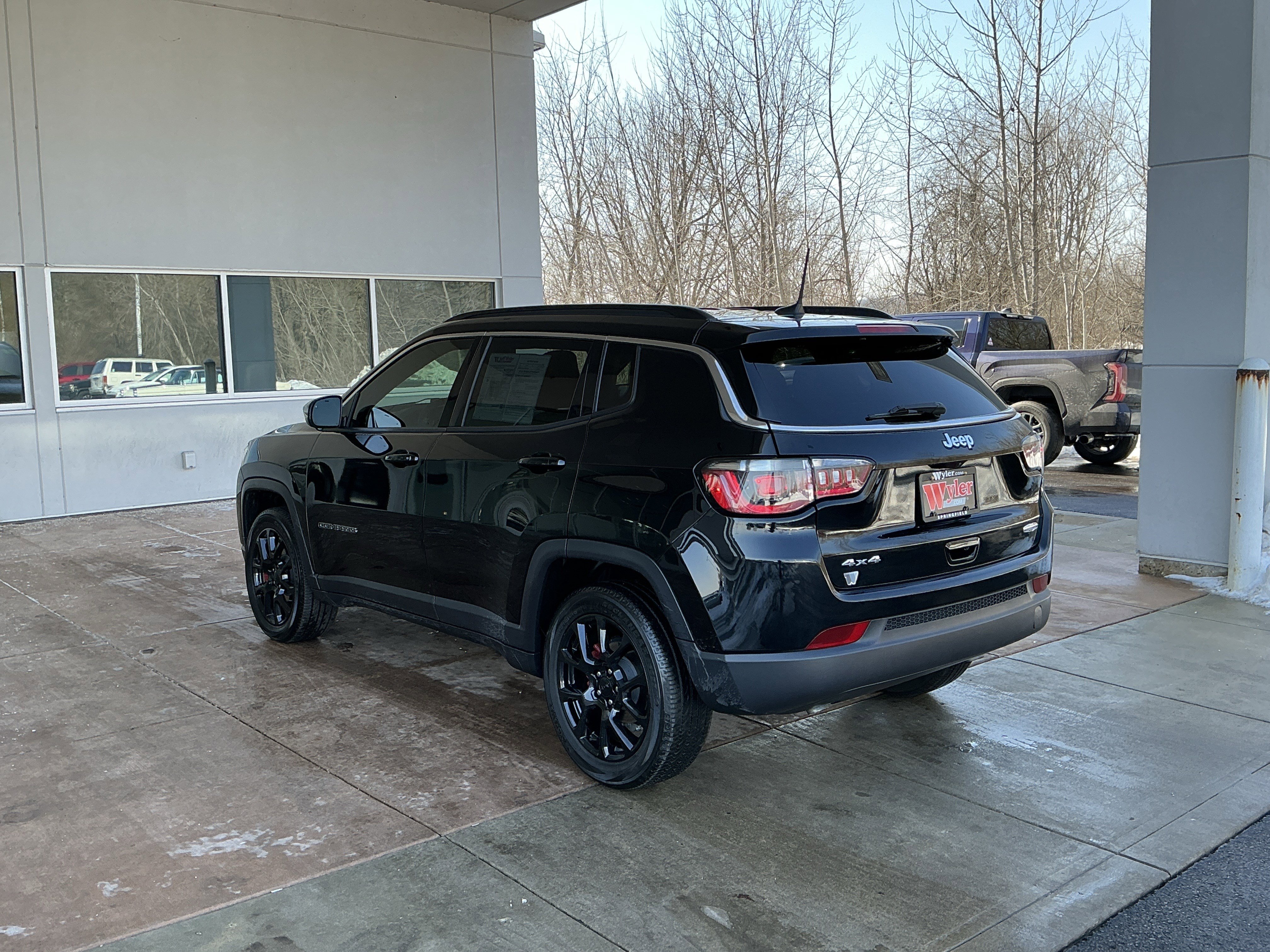 Used 2024 Jeep Compass Latitude image 20