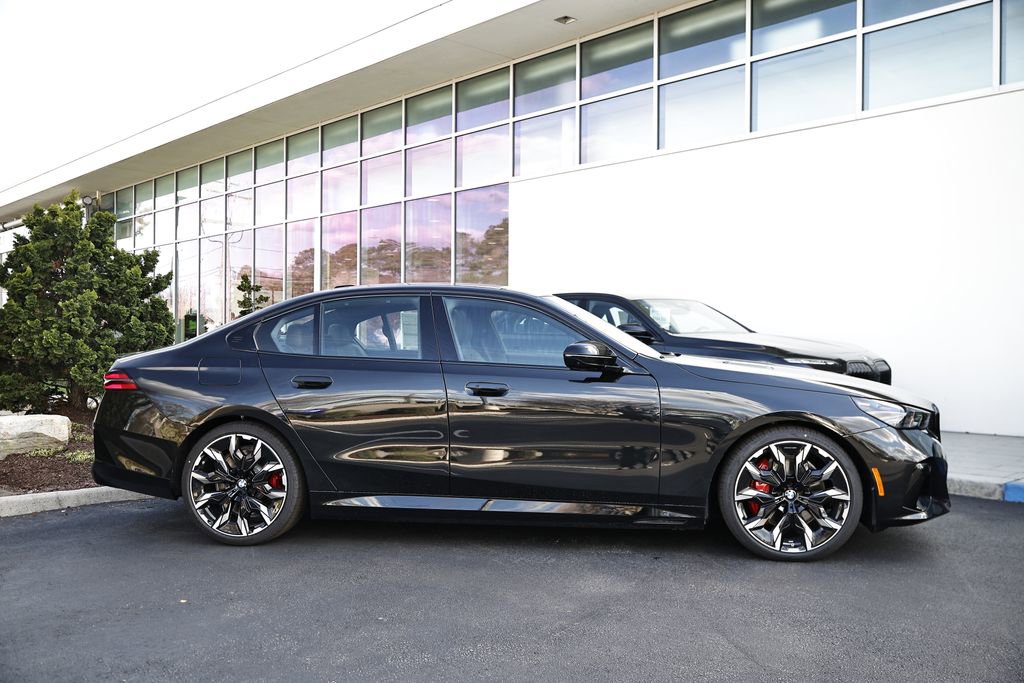 New 2026 BMW 550e xDrive w/ Executive Package AWD/4WD image 4