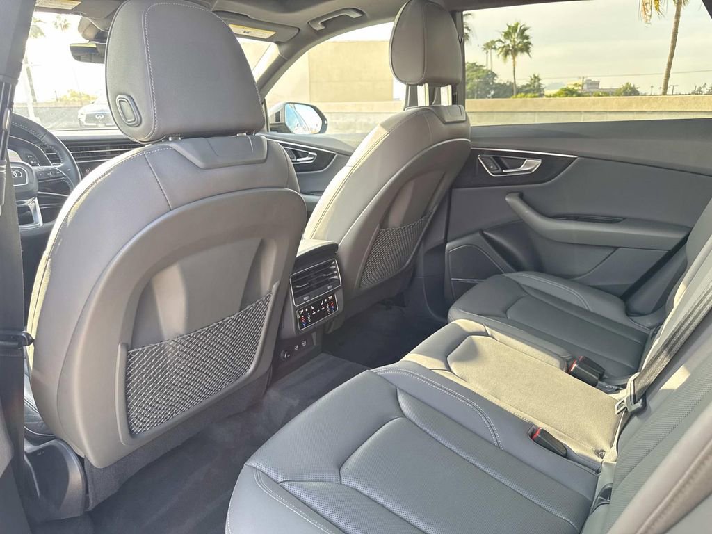 Used 2019 Audi Q8 Premium Plus w/ Premium Plus image 12
