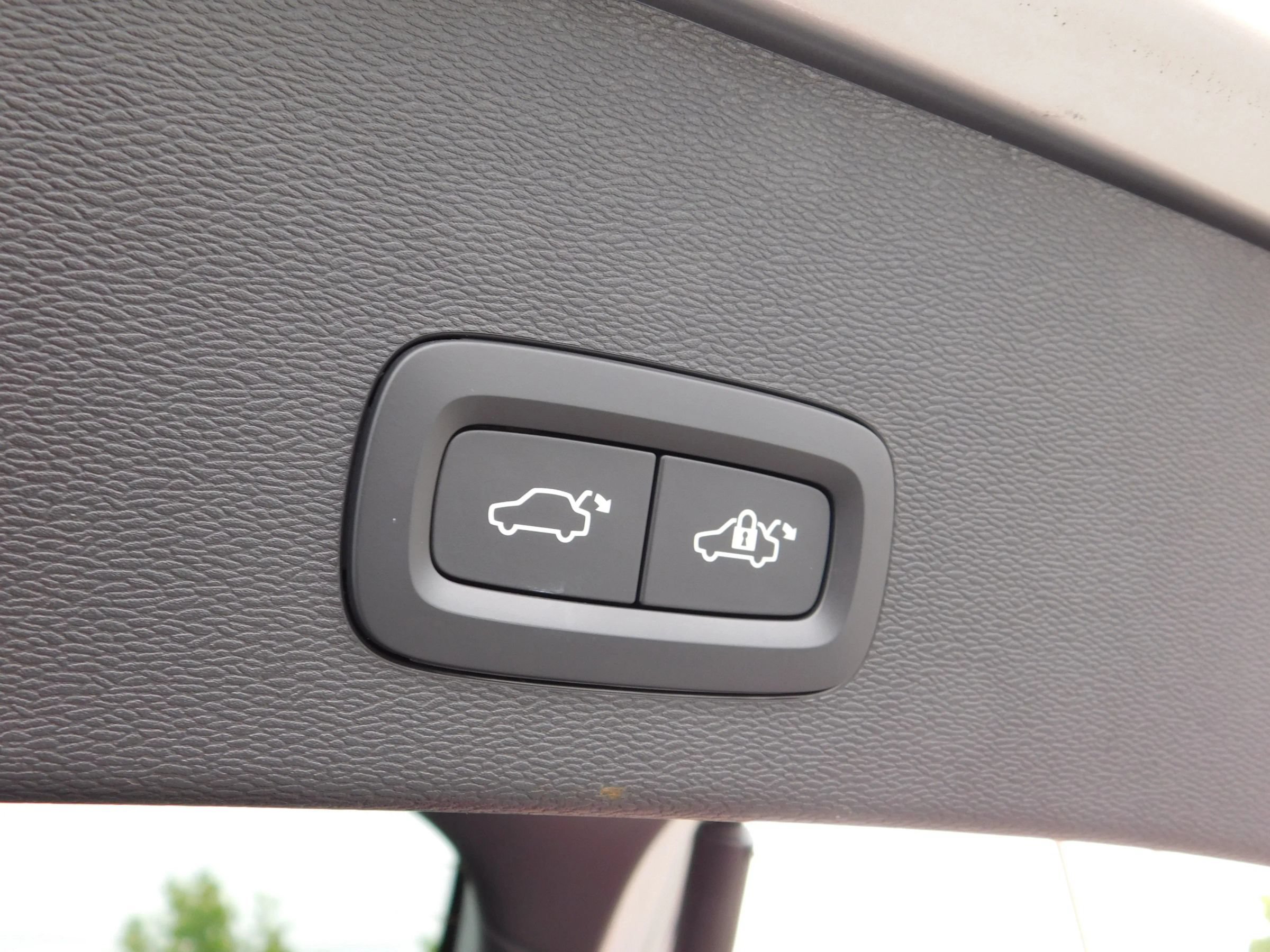 Used 2023 Volvo C40 P8 Recharge Ultimate AWD/4WD image 9