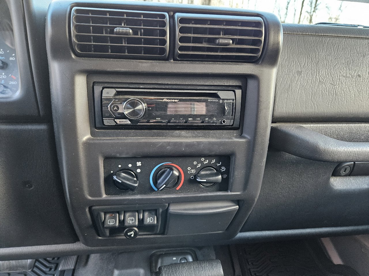 Used 2000 Jeep Wrangler Sport image 12