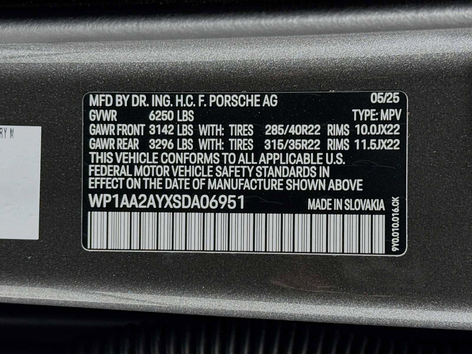 Certified 2025 Porsche Cayenne image 33